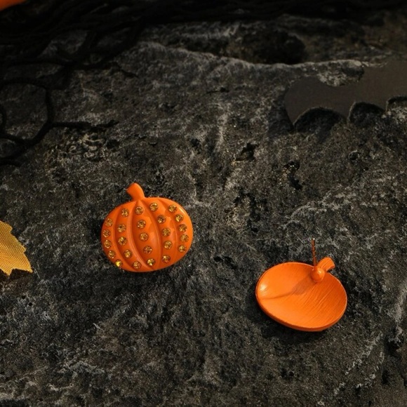 🎃 Awesome Rhinestone Pumpkin Stud Earrings 🎃 - Picture 4 of 4